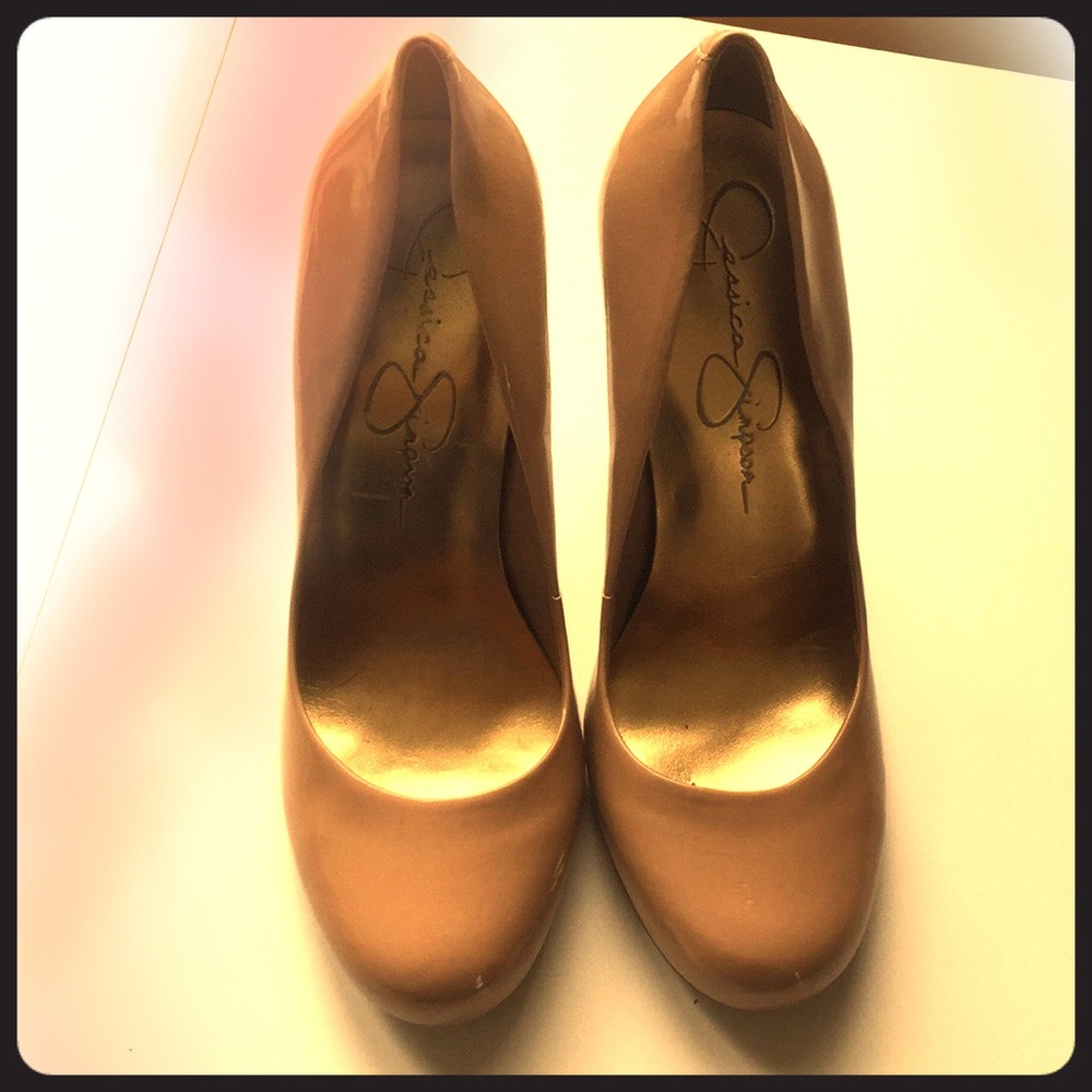 Perfect nude pumps